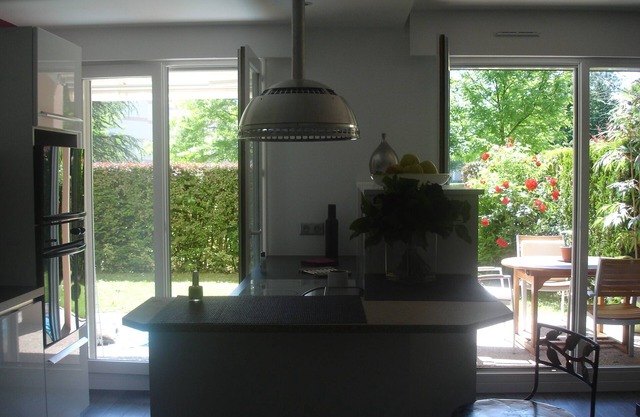 Very nice garden apartment near lake and stores - 1 bedroom/2 pers