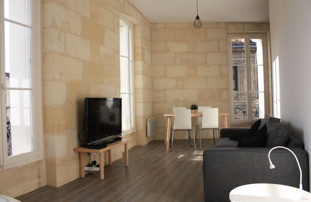 Very nice renovated apartment in stone building