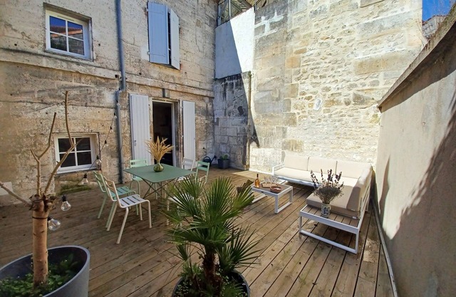 Very pleasant and quiet house with terrace in the city center