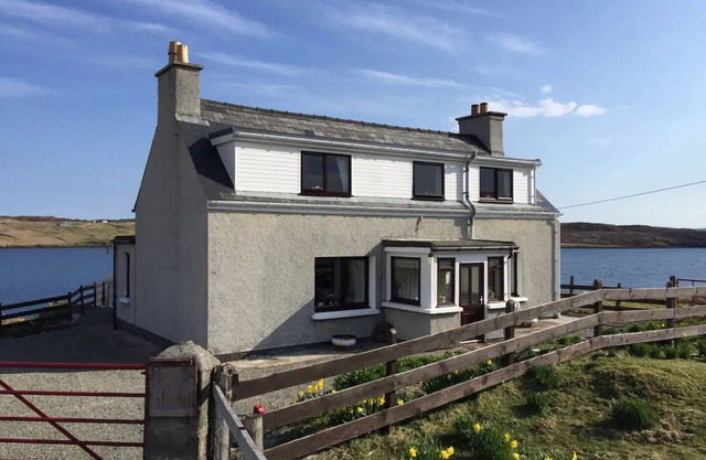 Very Private Croft Cottage on Scenic Sea Loch in the Wonderful Western Isles