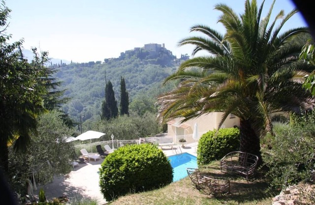 Very quiet villa, ideally located, great views ! Perfect holidays