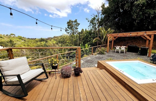 Vibra Del Campo with a hot tub