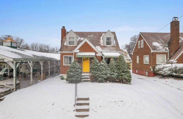 Vibrant 2-bedroom house with WiFi, AC in wonderful walkable Aspinwall