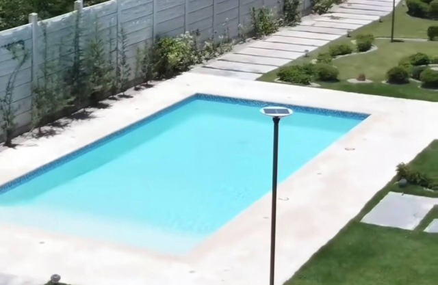 Vibrant 2 story 3 BR/2.5 BT Villa, Near Downt PC, 15 mnts to airport, Pool & BBQ