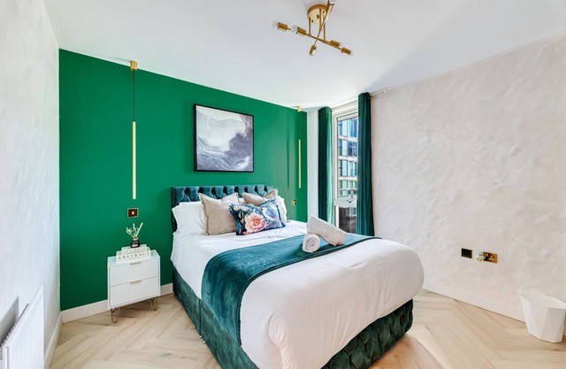 Vibrant Hub Apartment City Centre Balcony Free Parking Self-Check-In