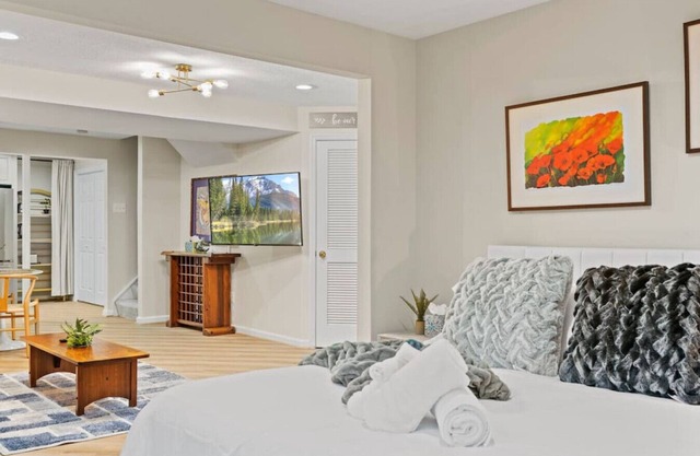 Vibrant+Private Apartment Suite, Heart of Leesburg