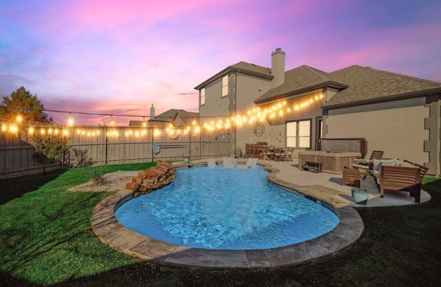Vibrant Texas Escape | 5BR, Pool & Hot Tub