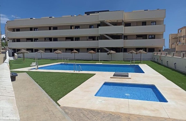 Victoria 2. Piscina comunitaria