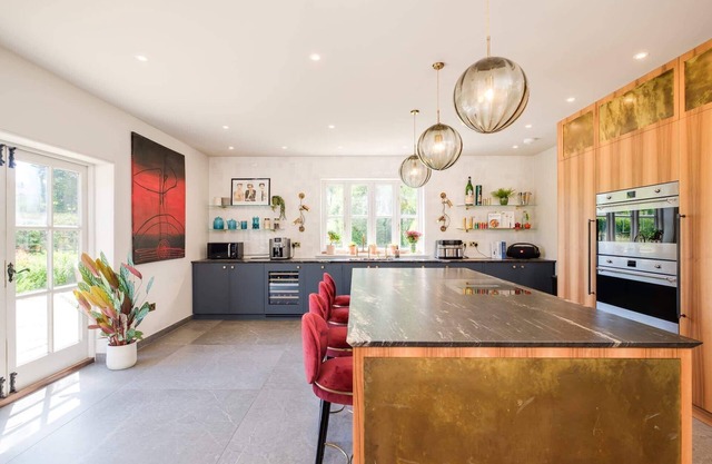 Victorian House, Gym, Games Room & 2 Acre Gardens