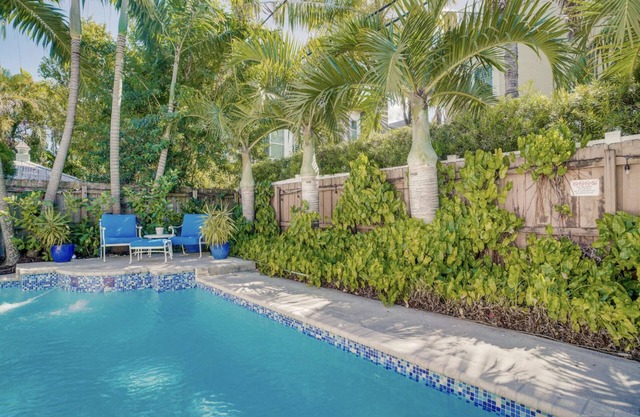 Victoria Park Oasis w/Pool, BBQ, Garden ~ 51