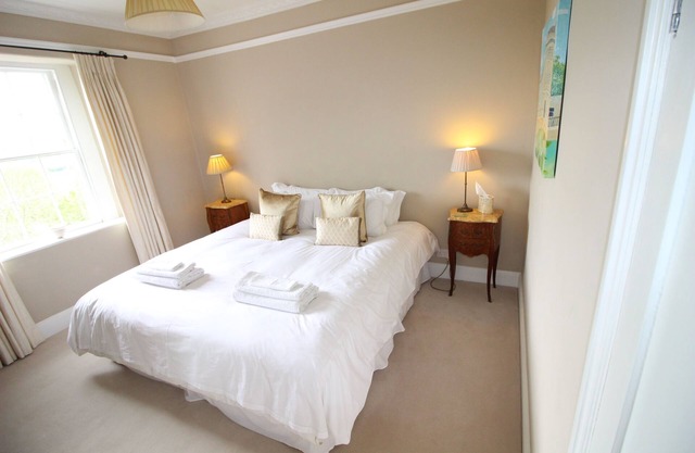 VICTORIAN ANNEXE - BATH - sleeps 4 guests in 2 bedrooms