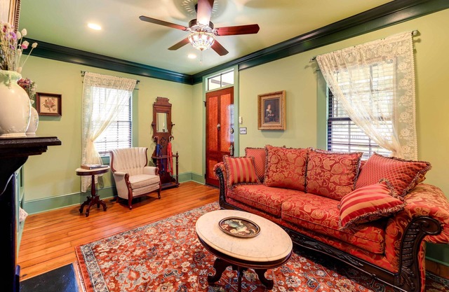 Victorian Vacation Rental Apt in Downtown New Bern