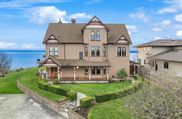 Victorian Waterfront Mansion w/180° Puget Sound Views