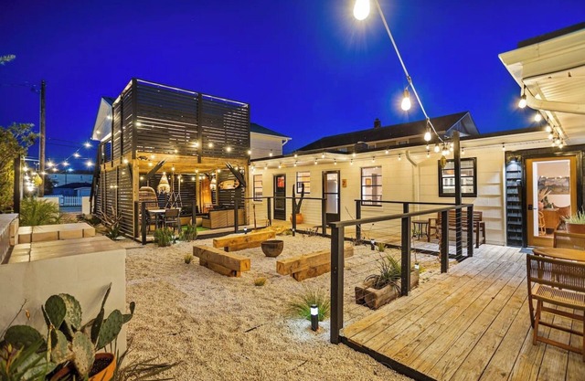 Vida Stoke Inn - 0.1 Miles to Beach | Sleeps 16