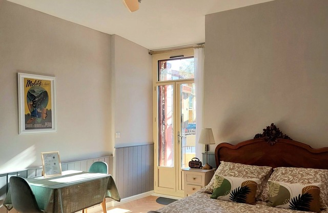 Vieux Chateau Le Casteil, furnished studio in a 15th century castle fort.