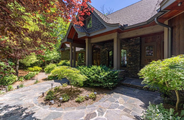 View House - Stunning Views of Mountains and Yadkin River, huge deck, wood burning fireplace