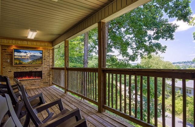 VIEW THE FERRIS WHEEL One story chalet with outdoor television hot tub close to town