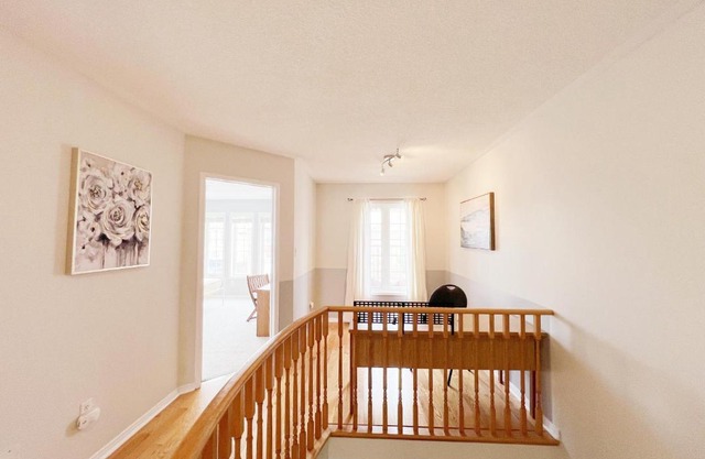 Vihome-136-Charming and Tranquil Home Near HWY400 & Wonderland
