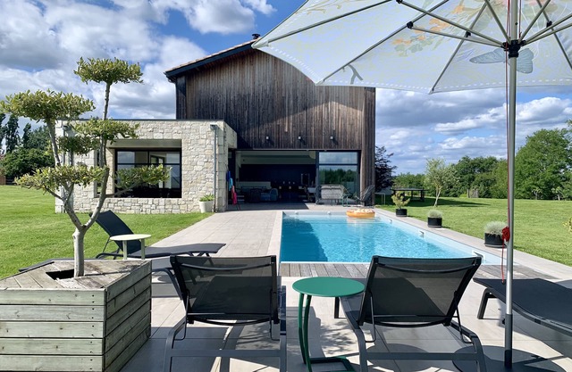 Villa Pourpre, 5* - Indoor-outdoor lounge concept & exceptional surroundings.
