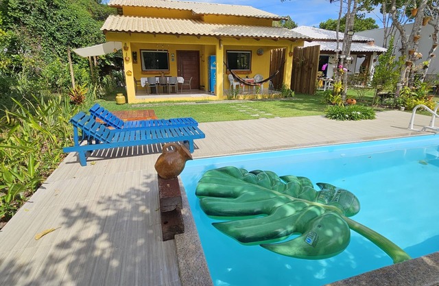 Vila Axé Casa Amarela Guaratiba Prado/ba 2qts,ar,piscina,50m da Praia. 8 Pessoas