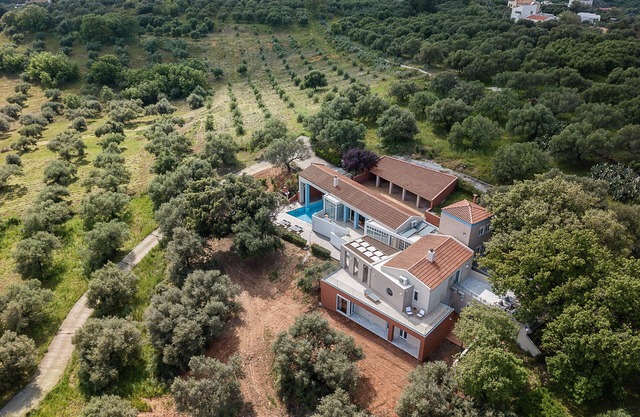 Vilia House on the Hill, luxury 5bedroom villa with private pool, next to Chania