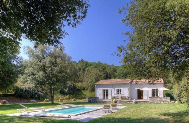 Villa à la Montagne,piscine,domaine 20ha,rivière