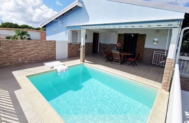 Villa à St François 3 chambres piscine - G005A