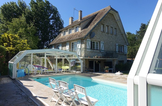 Villa 160m2, covered swimming pool, land1300m2, near Versailles, St Quentin-en-Y