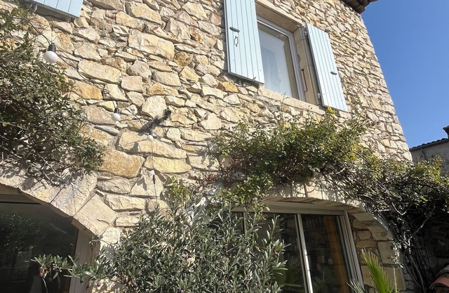 Villa 220 m2, swimming pool and jacuzzi