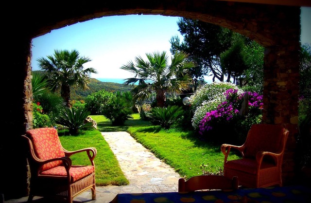 Villa 3 minutes from the sea. Private garden and panoramic view-relax&privacy