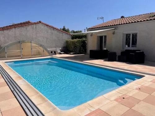 Villa accueillante à Saint-Froult avec piscine privéeB