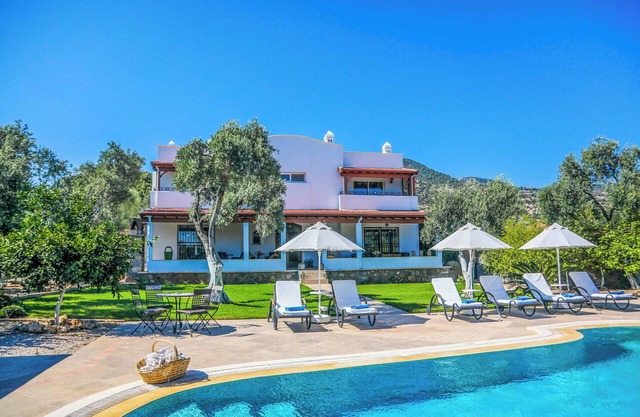Villa Acer - Four Bedroom Villa, Sleeps 8