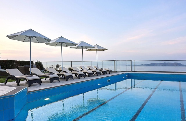 Villa Ada -5 bedrooms villa with a heated pool & heated hot tub. Amazing view !