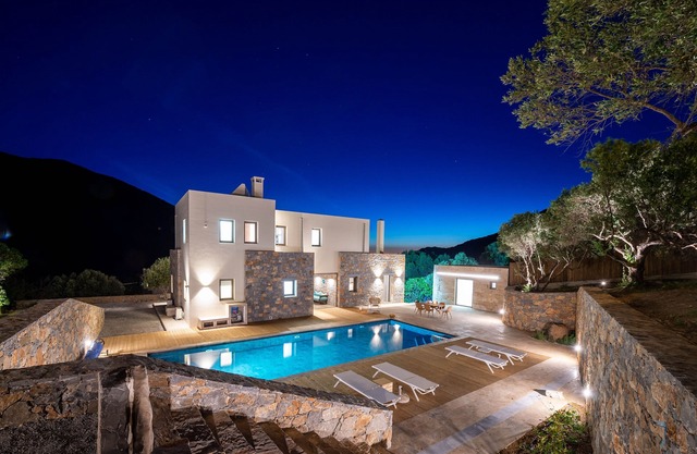 Villa Adagio - 5 bedroom villa with a heated eco-pool