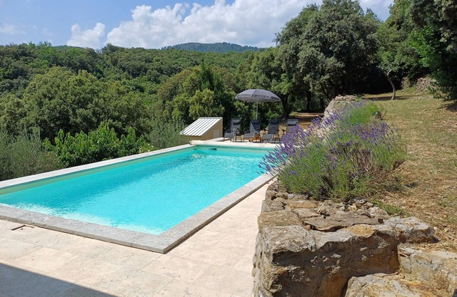 Villa air-conditioned rooms, quiet, idyllic view, ground floor, secure pool.