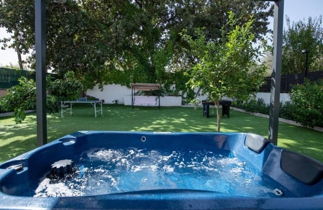 Villa Alex 4bedrooms, private pool and jacuzzi