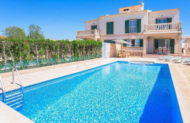 Villa Alicia - Four Bedroom Villa, Sleeps 8