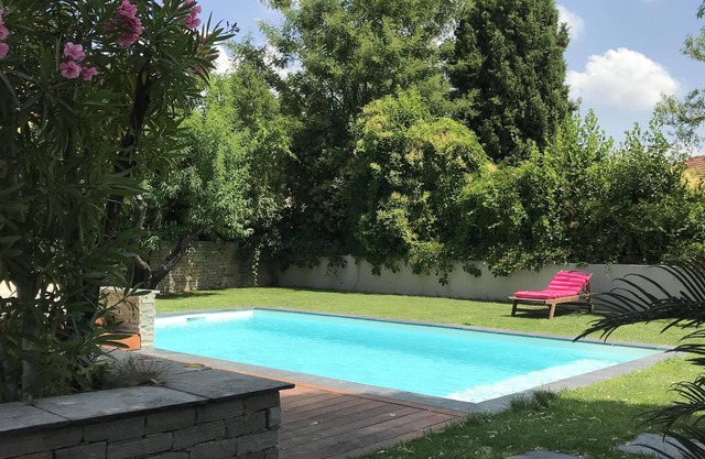 Villa ALL COMFORT, PRIVATE SWIMMING POOL, PAISIBLE, superb TERRACE, parking lot