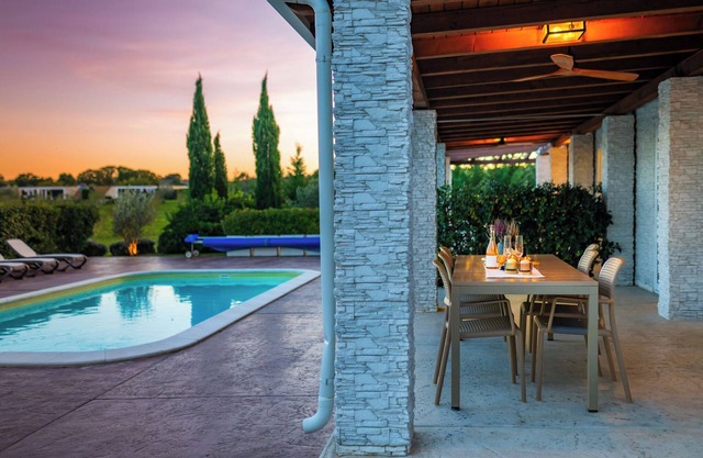 Villa Almond (V4872-K1) - Nin