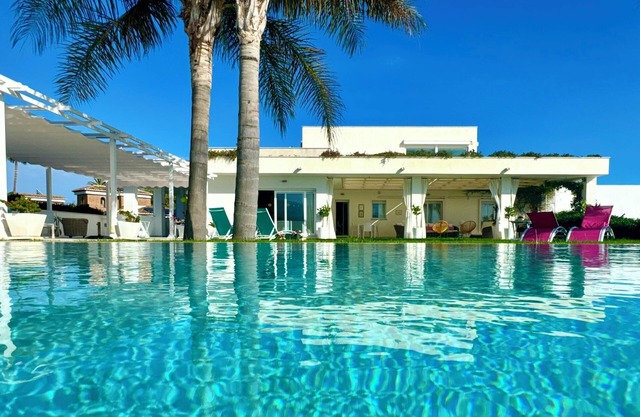 Villa 'Amarna' with Sea View, Wi-Fi and Air Conditioning