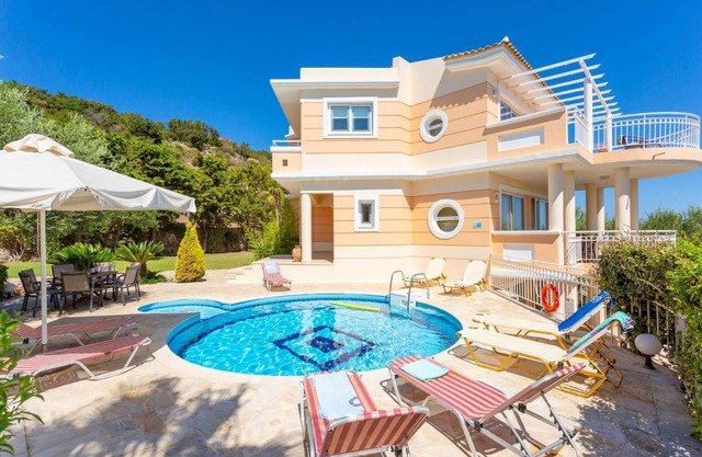 Villa Asimenia - Five Bedroom Villa, Sleeps 12