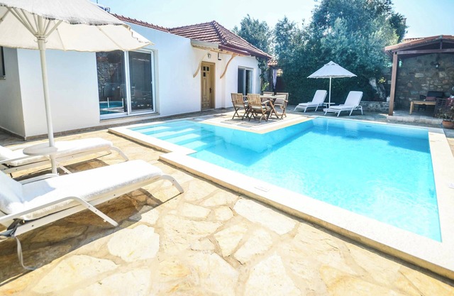 Villa Asli - Two Bedroom Villa, Sleeps 4