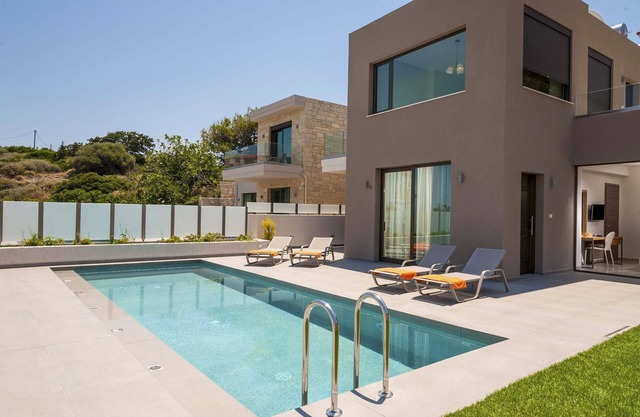 Villa Avgi I Luxury close to the Sea