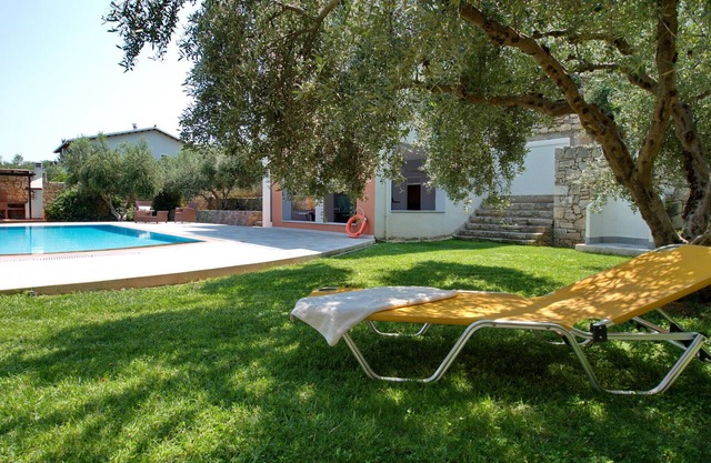 Villa Avra