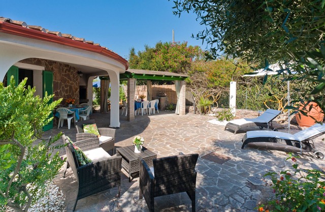 Villa Beach 'Le Saline' 9 people