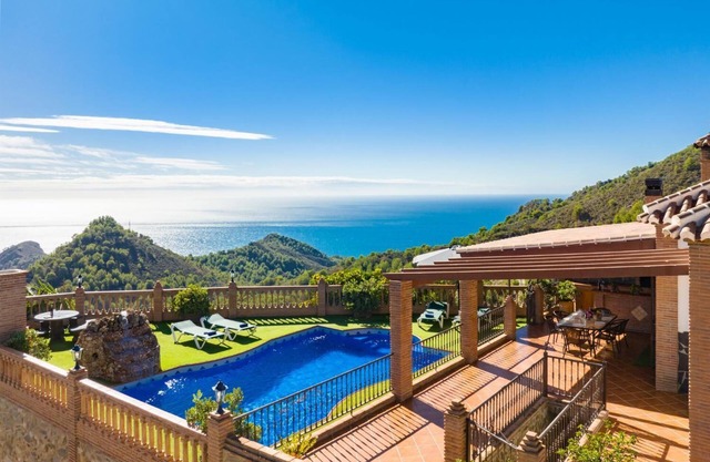 Villa Bonifacio - Four Bedroom Villa, Sleeps 7