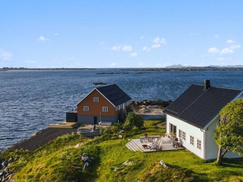 Villa Borgvåg - A unique Seafront Villa in the heart of Lofoten