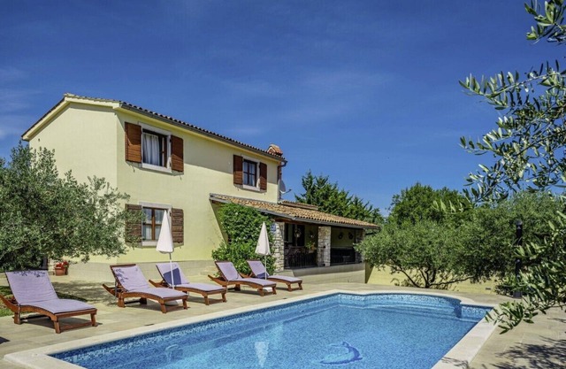 Villa Braidizza * fenced garden, private pool, terrace, free WiFi