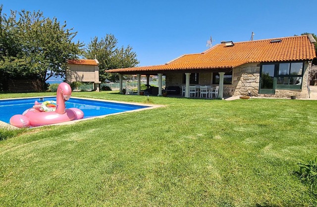 Villa bueu swimming pool 350 m beach