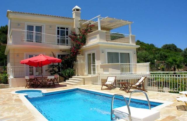 Villa Callistemon - Four Bedroom Villa, Sleeps 9